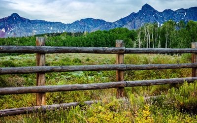 What style of fence or fencing products will help me achieve a rustic look for my fence?